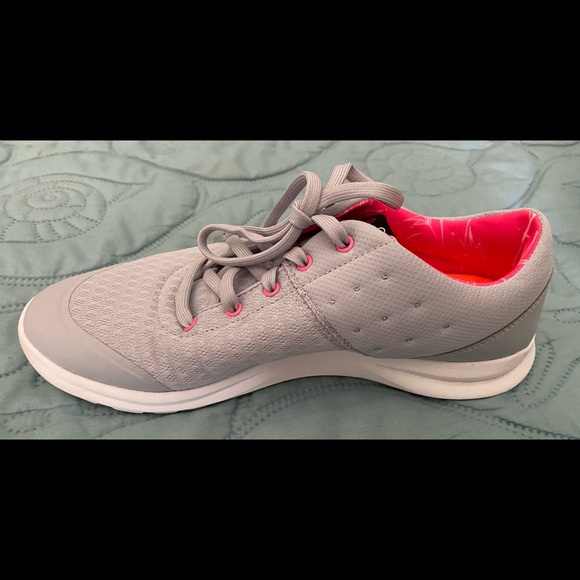 Women’s Reebok shoes size 8 - Picture 5 of 6